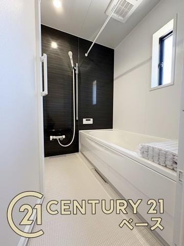 クレイドルガーデン東九条町 ３号棟 ／新築一戸建の浴室|■現地撮影写真■ゆったりしたサイズの浴室！足を伸ばしての入浴は疲れも癒してくれます！