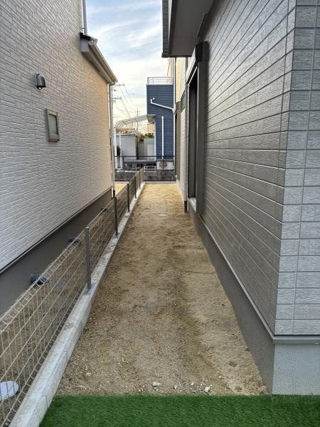 岡崎市矢作町　全3棟・2号棟の庭|草花で飾れるお庭。