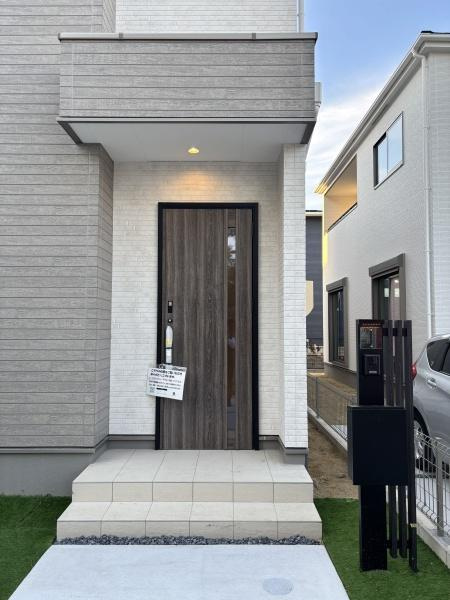 岡崎市矢作町　全3棟・2号棟の玄関|訪れる人を心地よく迎え入れます。