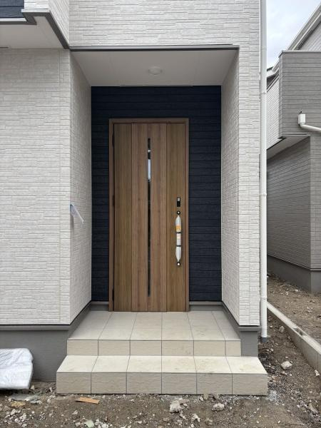 岡崎市矢作町　全3棟・3号棟の玄関|訪れる人を心地よく迎え入れます。