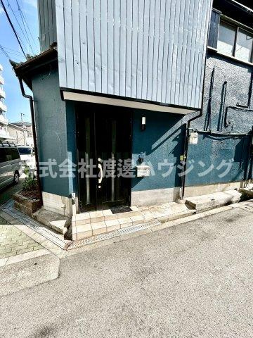 出来島2丁目一戸建のエントランス