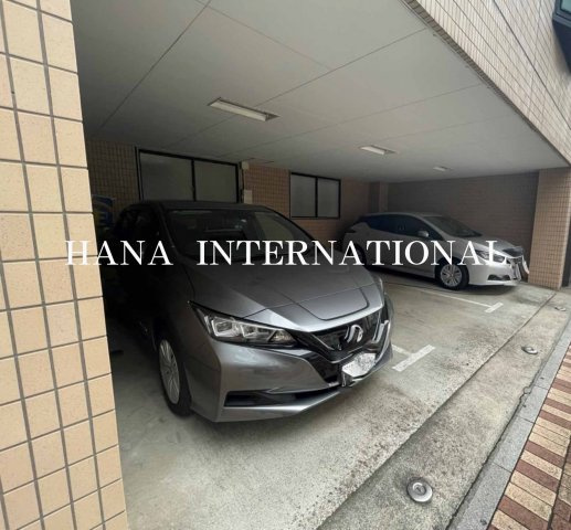 LANDY浦安の駐車場