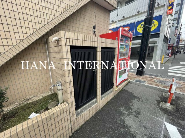 LANDY浦安のエントランス