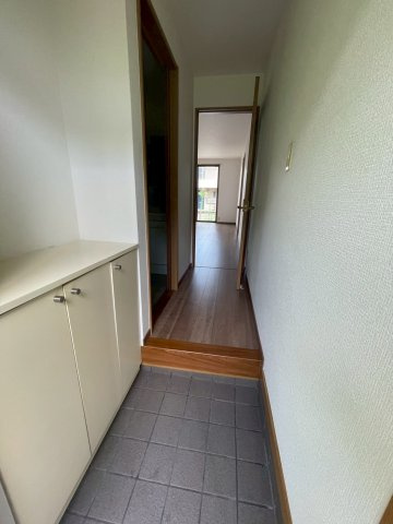 サンライフ山中の玄関|シューズボックス付きの玄関です☆