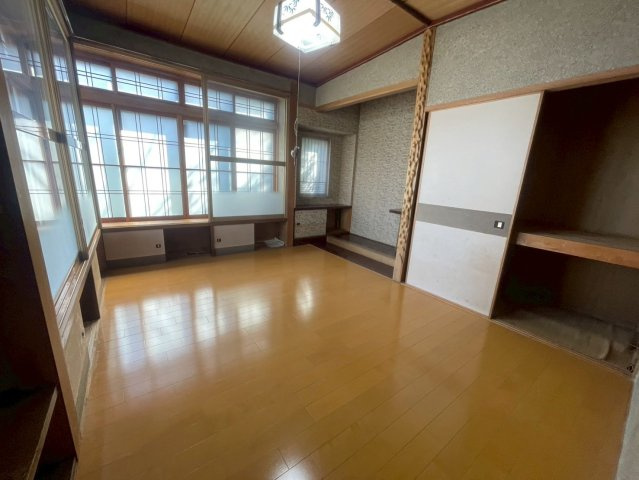 新栄町20-8戸建の居間・リビング