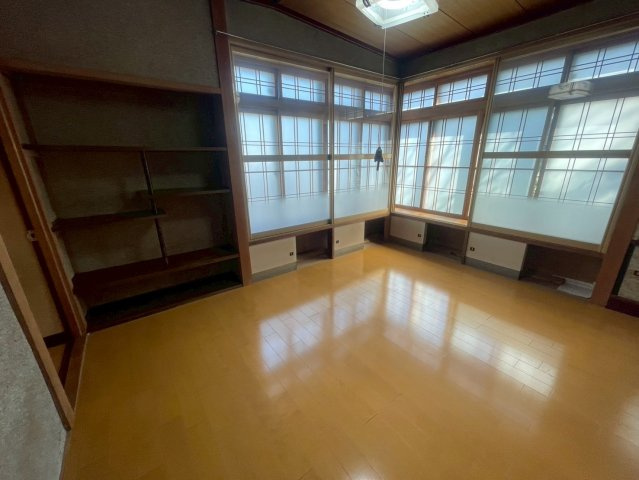 新栄町20-8戸建の洋室