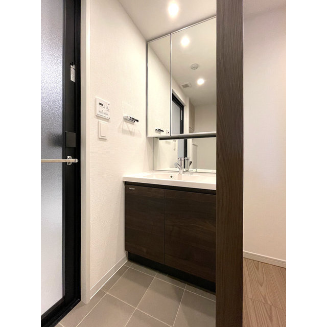 アジュールテラス目黒祐天寺の独立洗面台