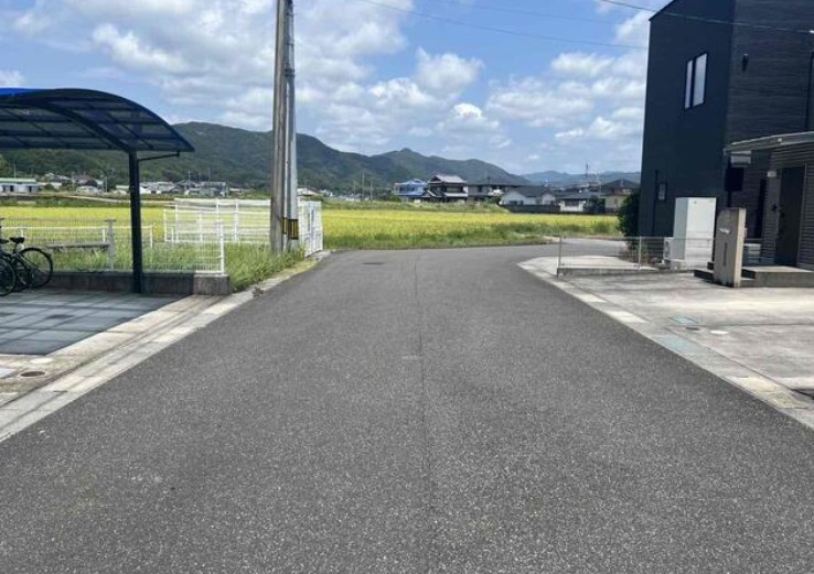 野市町新宮　中古一戸建ての前面道路含む現地写真|前面道路含む現地写真です