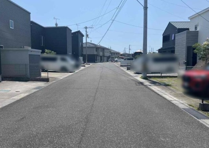 野市町新宮　中古一戸建ての前面道路含む現地写真|前面道路含む現地写真です