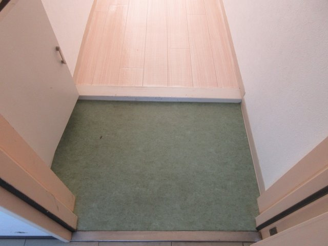 ノースパレス112の玄関