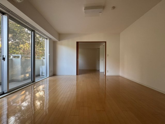 豊中市西泉丘３丁目の賃貸マンションの居間・リビング