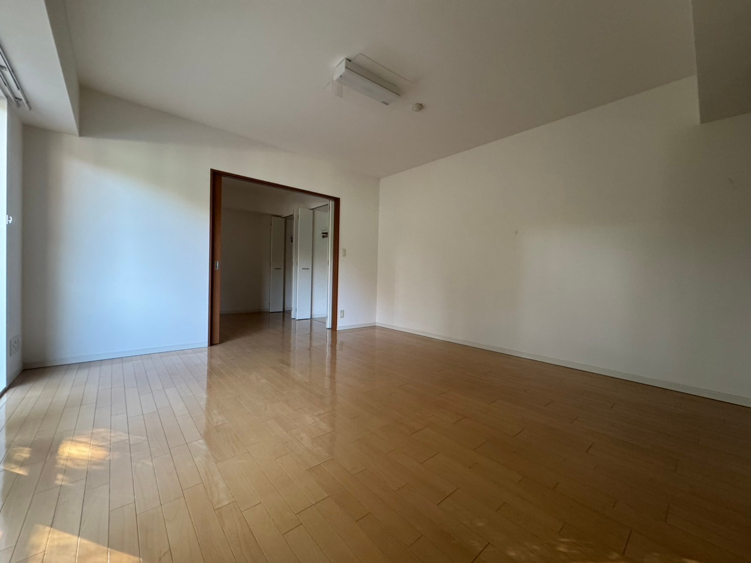 豊中市西泉丘３丁目の賃貸マンションの居間・リビング