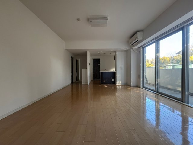 豊中市西泉丘３丁目の賃貸マンションの居間・リビング