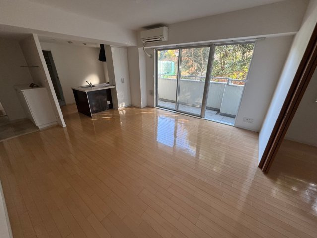 豊中市西泉丘３丁目の賃貸マンションの居間・リビング