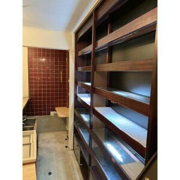 西新ビルの内装