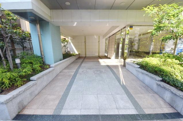 スパッジオ上野東のエントランス