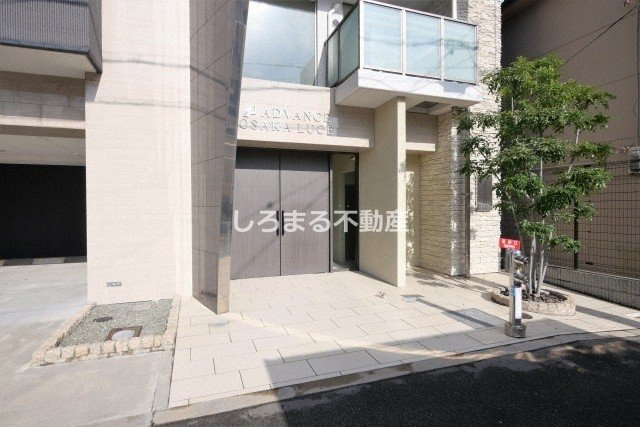 アドバンス大阪ルーチェのエントランス
