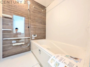 気密性と断熱性に優れ、外気の影響を受けにくく、浴室内の温度を一定に保ちやすいです。特に冬場は、暖房効率が高まり、快適なバスタイムを過ごせます。