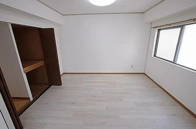 【洋室】 | セブンマンション | 一日の疲れをいやしてくれる寝室。時を忘れて過ごす場所として過ごせるお部屋。