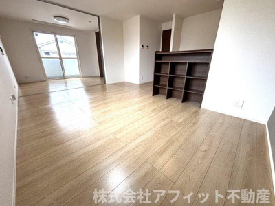 【居間・リビング】 | エコール草戸 | LDK13.1帖