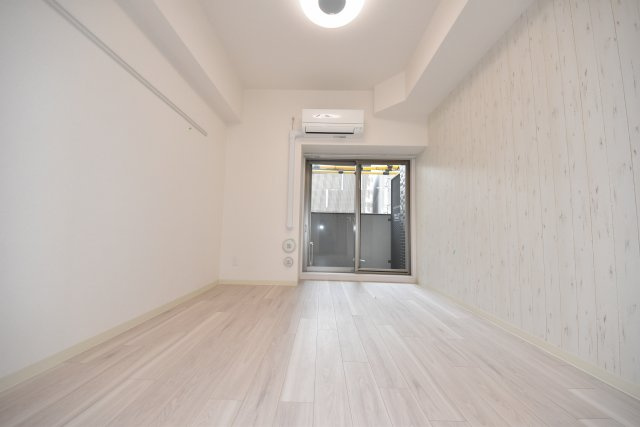 プレサンス立売堀ベルヴィルの居間・リビング|階数によって建具や床材の色が違います