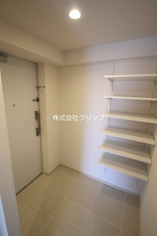 ドゥーエ横濱鶴見の玄関