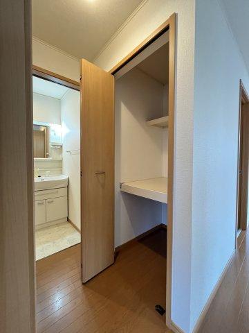 ｉ．ｍｏｄｅ　Ｂ(アイモード)の玄関