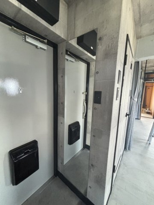 【玄関】 | リゾートビラ西戸崎 | 収納もある玄関です