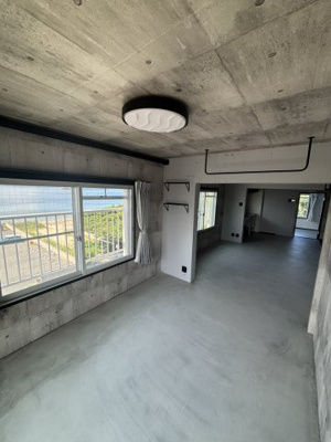 【居間・リビング】 | リゾートビラ西戸崎 | ゆったりとしたリビングです