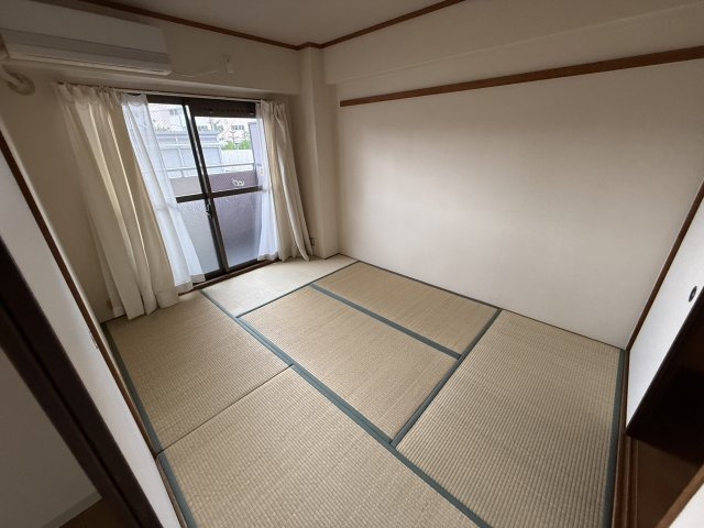 ロイヤルハイツ神田の和室