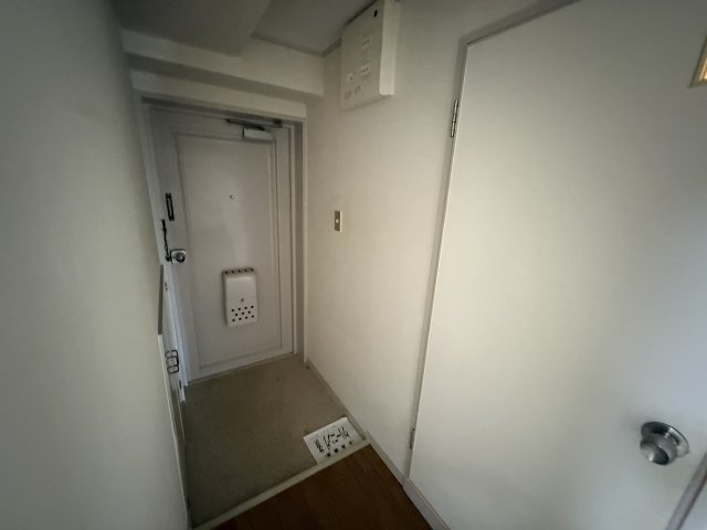 ロイヤルハイツ神田の玄関