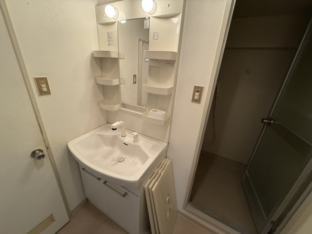 ロイヤルハイツ神田の独立洗面台