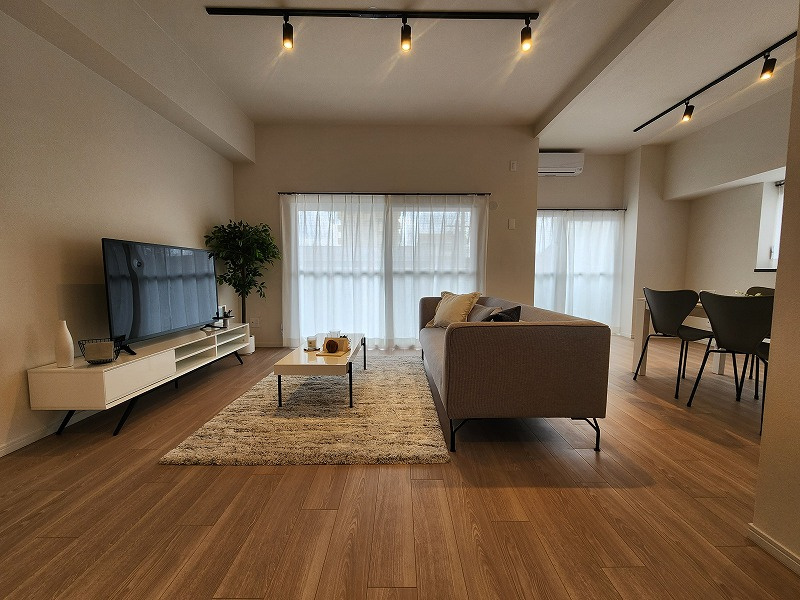 シャトー桜井の居間・リビング|天井の高いオシャレなリビングです