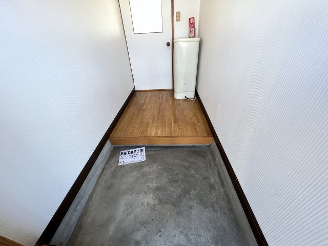 都マンションの玄関