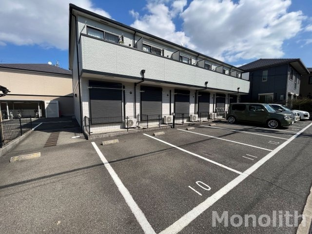 クローリスメゾンⅠ番館の駐車場