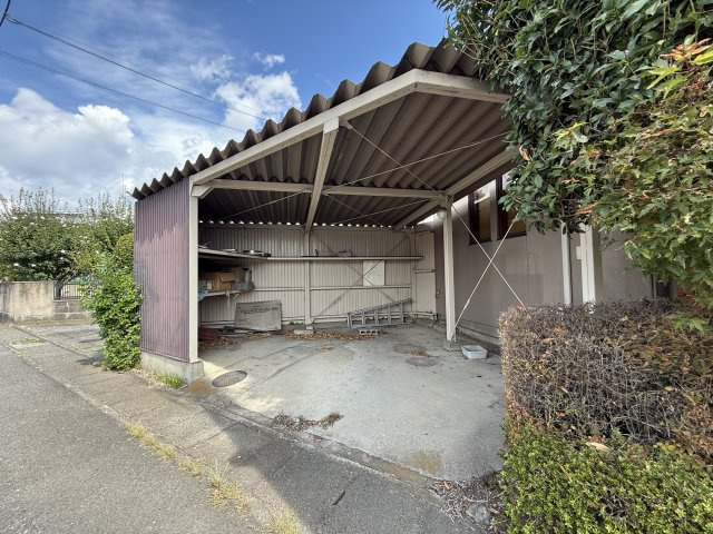 【中古戸建】前橋市大友町の駐車場|■現地写真
現地を見学する際はご気軽にお問い合わせください♪
「027-386-8693」