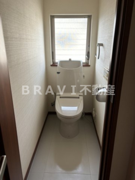 奈良県奈良市藤ノ木台2丁目戸建て　BRAVI不動産のトイレ|【奈良県奈良市藤ノ木台2丁目戸建て】コンパクトで使いやすいトイレです