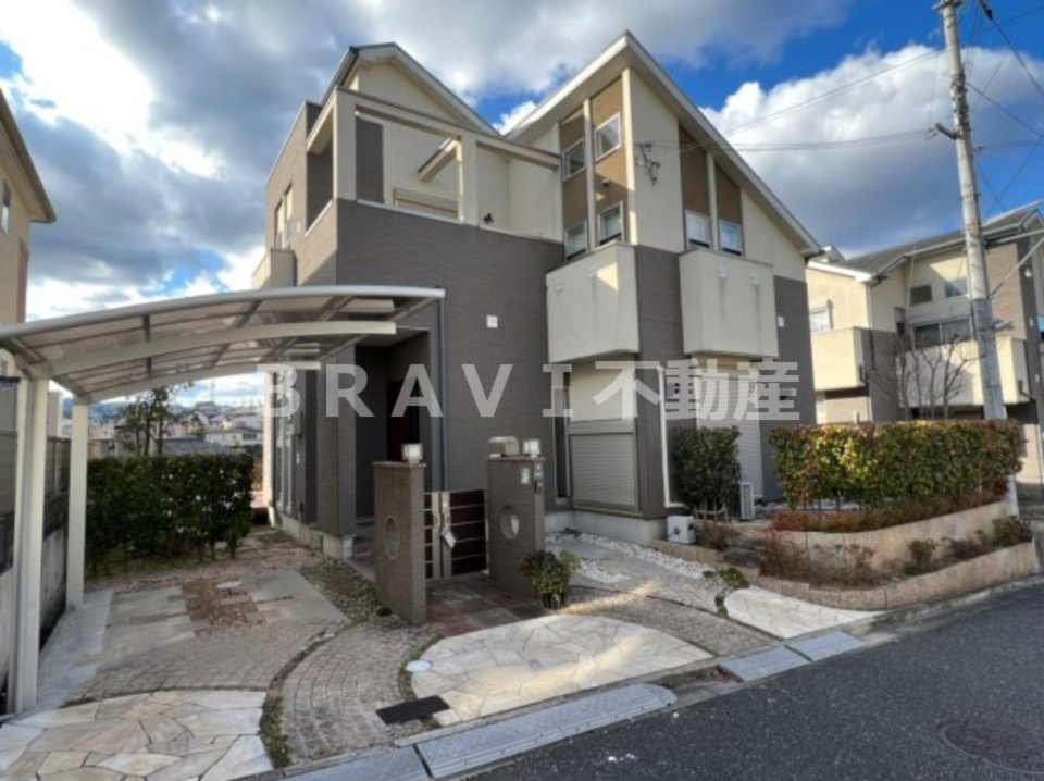 奈良県奈良市藤ノ木台2丁目戸建て　BRAVI不動産の外観|【奈良県奈良市藤ノ木台2丁目戸建て】外観です