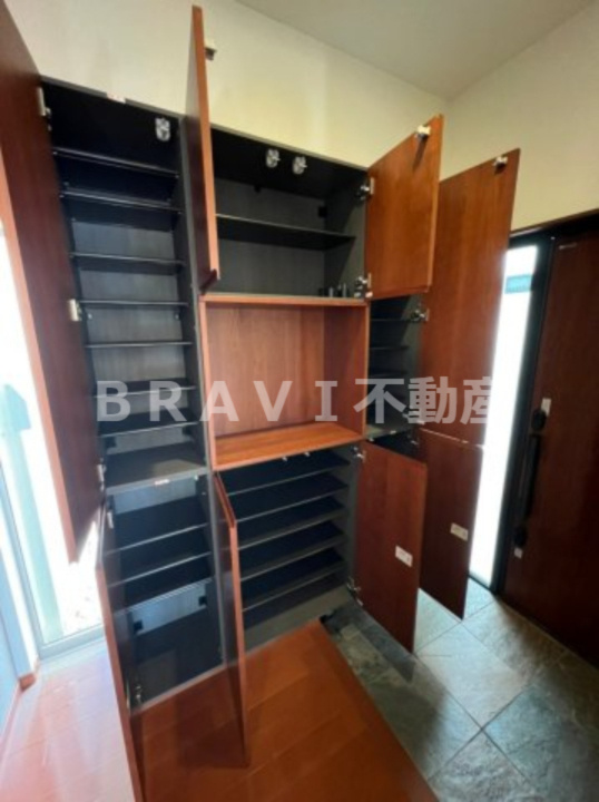 奈良県奈良市藤ノ木台2丁目戸建て　BRAVI不動産の収納|【奈良県奈良市藤ノ木台2丁目戸建て】収納力に優れたシューズボックス