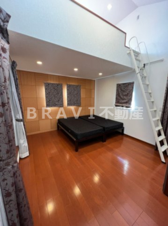 奈良県奈良市藤ノ木台2丁目戸建て　BRAVI不動産の寝室|【奈良県奈良市藤ノ木台2丁目戸建て】使い勝手のいい寝室です