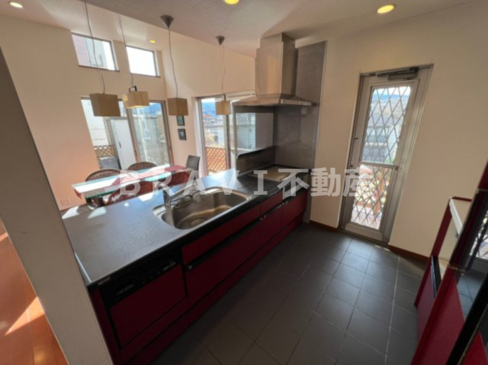 奈良県奈良市藤ノ木台2丁目戸建て　BRAVI不動産のキッチン|【奈良県奈良市藤ノ木台2丁目戸建て】使いやすいキッチンです