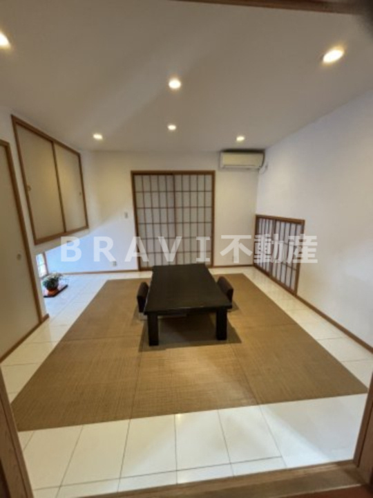 奈良県奈良市藤ノ木台2丁目戸建て　BRAVI不動産の和室|【奈良県奈良市藤ノ木台2丁目戸建て】い草の香りが落ち着く素敵な和室です