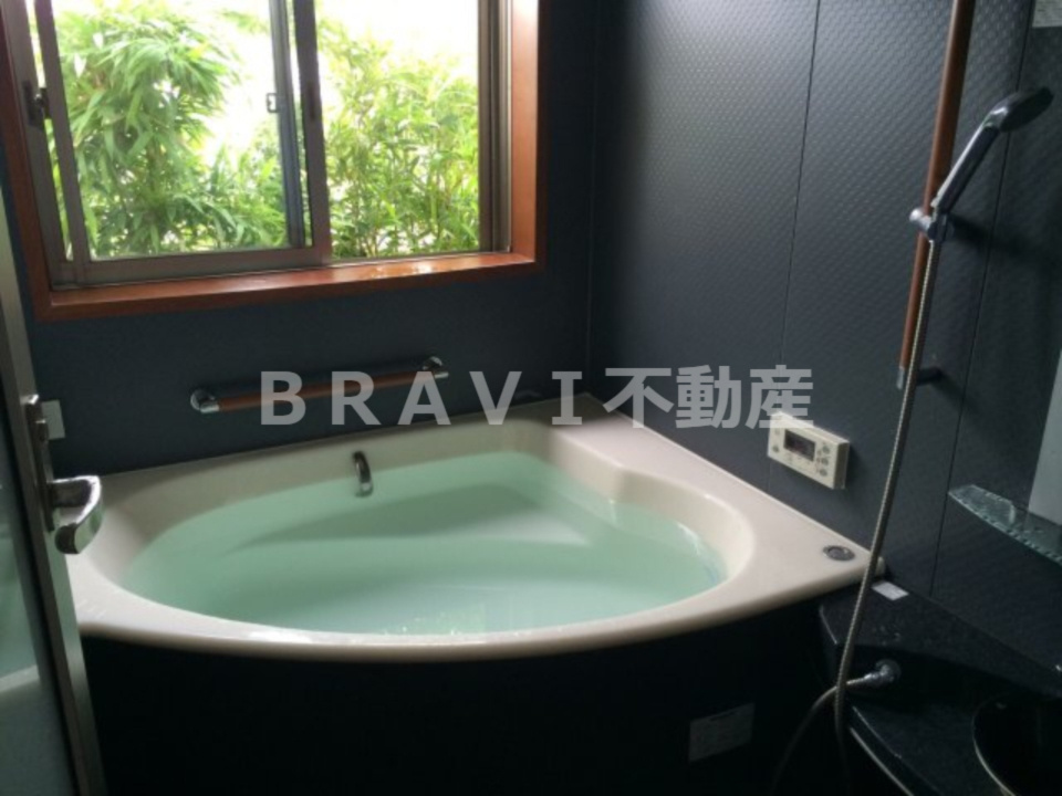 奈良県奈良市藤ノ木台2丁目戸建て　BRAVI不動産の浴室|【奈良県奈良市藤ノ木台2丁目戸建て】日々の疲れを癒すお風呂付です
