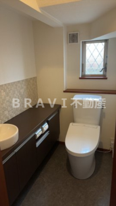 奈良県奈良市藤ノ木台2丁目戸建て　BRAVI不動産のトイレ|【奈良県奈良市藤ノ木台2丁目戸建て】トイレです