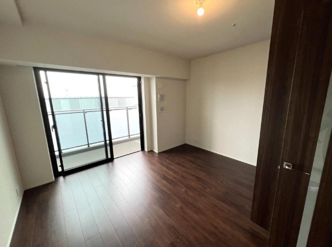 【洋室】 | ザ・タワー十条 | 心地よい光と風があふれています。プライベートな自分時間を快適に過ごせるお部屋。