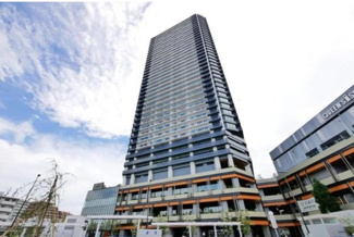 【外観】 | モダンでスタイリッシュな印象を与えるグレーを基調とした外観。