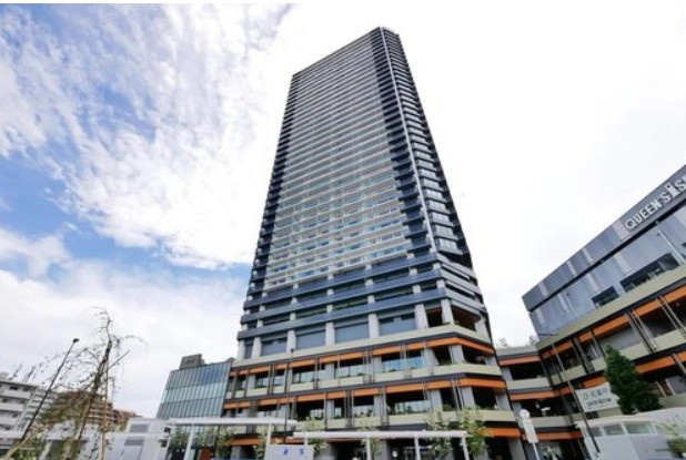 【外観】 | ザ・タワー十条 | モダンでスタイリッシュな印象を与えるグレーを基調とした外観。