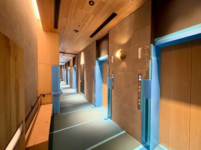 【その他共用部分】 | ザ・タワー十条 | エレベーターホールとなっています。多くのエレベーターが設置されていますので、安心です。