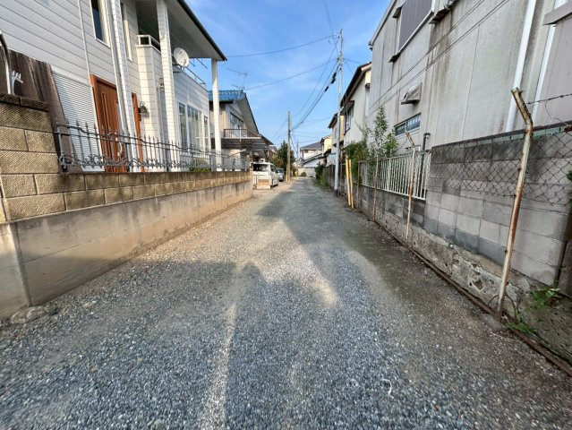 【前面道路含む現地写真】 | 【再建築不可】藤岡市藤岡　平屋