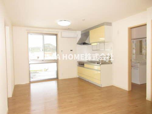 アプリコットの居間・リビング|明るい室内です☆